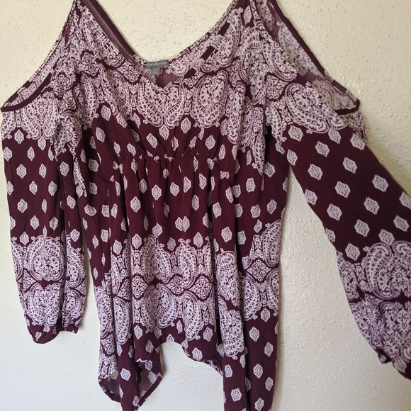 Charlotte Russe open shoulder blouse - Picture 5 of 6